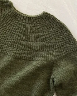 Anker's Sweater - My Boyfriend's Size by PetiteKnit, in English