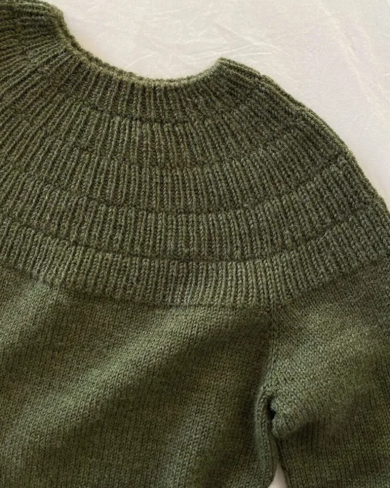 Anker's Sweater - My Boyfriend's Size by PetiteKnit, in English