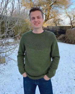 Anker's Sweater - My Boyfriend's Size by PetiteKnit, in English