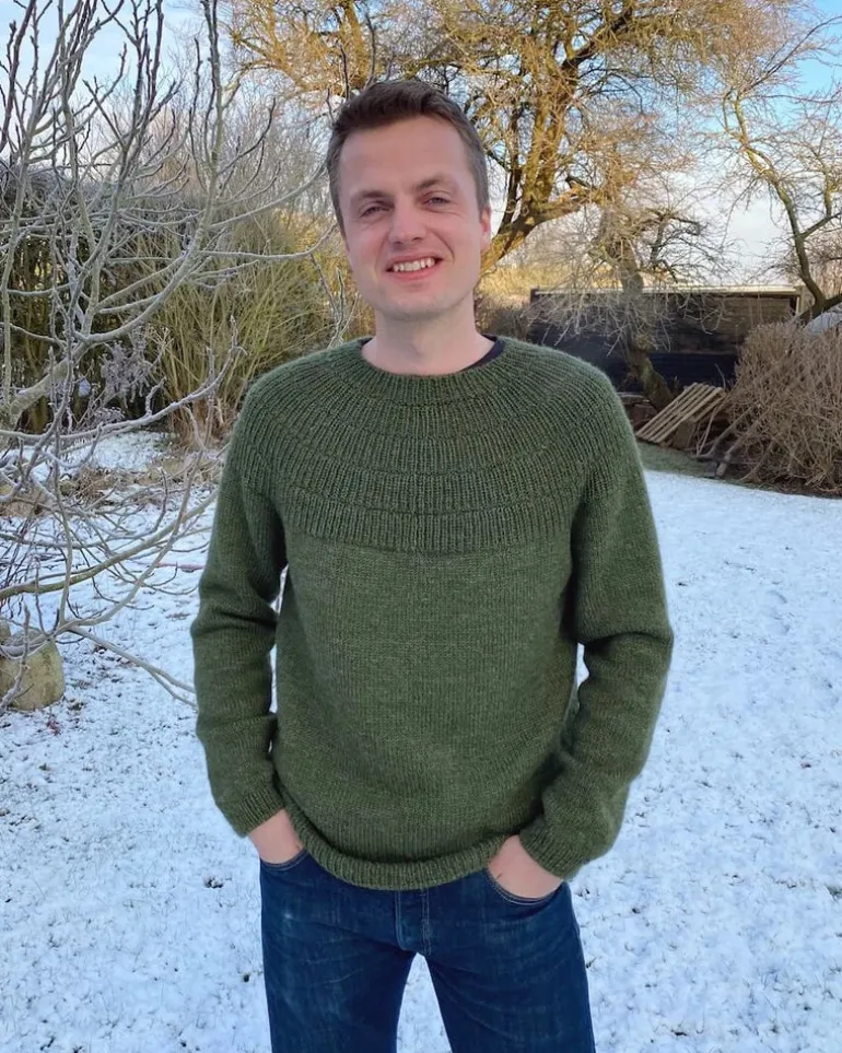 Anker's Sweater - My Boyfriend's Size by PetiteKnit, in English
