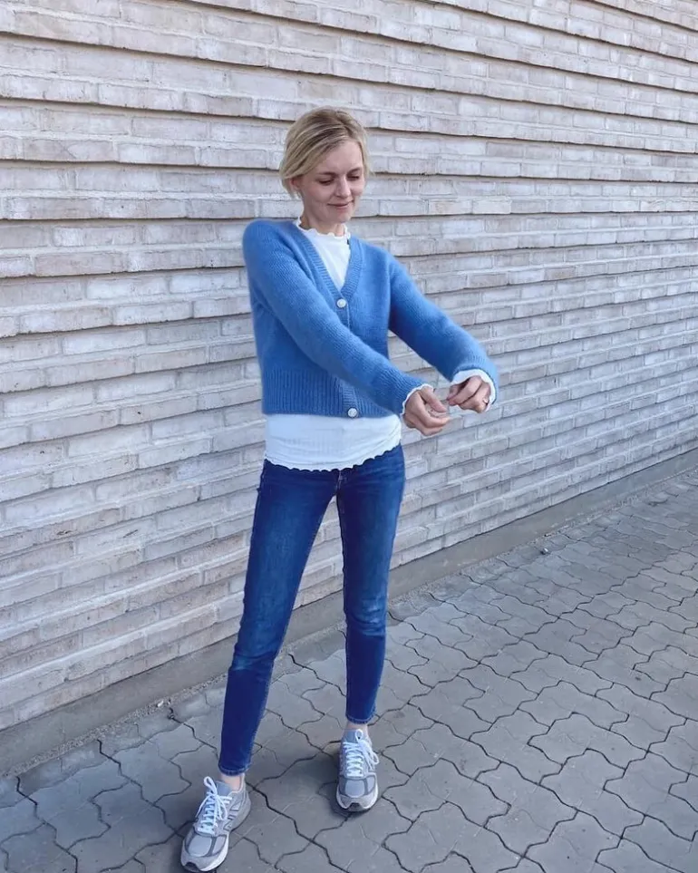 April Cardigan by PetiteKnit, in English