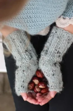 Chestnut-mittens, CaMaRose