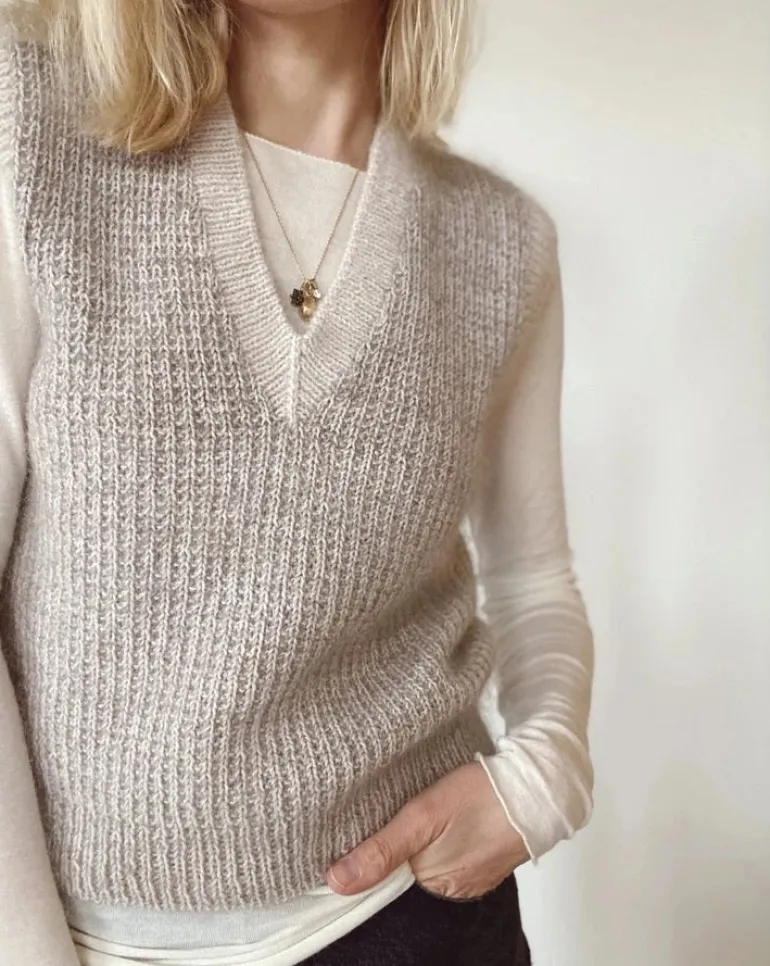 Friday Sliopver V-neck by PetiteKnit, in English