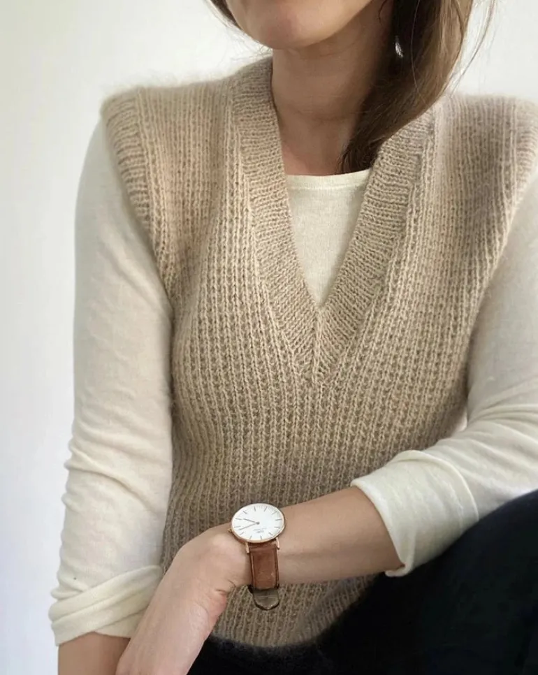 Friday Sliopver V-neck by PetiteKnit, in English