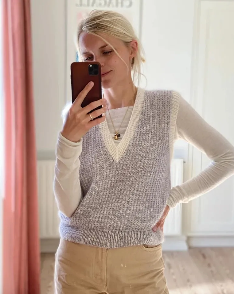 Friday Sliopver V-neck by PetiteKnit, in English