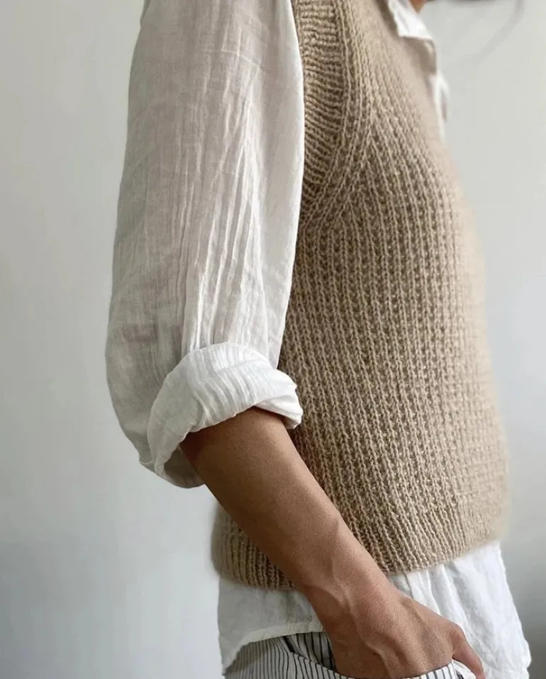Friday Sliopver V-neck by PetiteKnit, in English