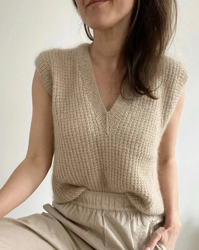 Friday Sliopver V-neck by PetiteKnit, in English