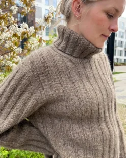 Hazel Sweater by PetiteKnit, in English