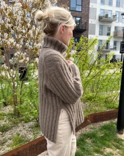 Hazel Sweater by PetiteKnit, in English