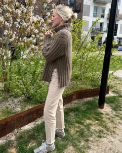 Hazel Sweater by PetiteKnit, in English