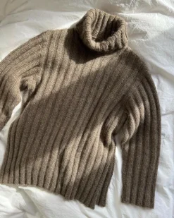 Hazel Sweater by PetiteKnit, in English