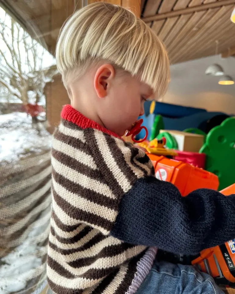 Holger Sweater by PetiteKnit, in English
