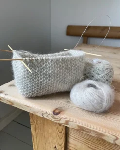 Honey Clutch by PetiteKnit, in English