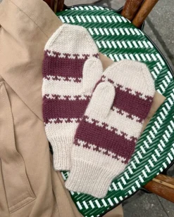 Key Mittens by Petiteknit, English