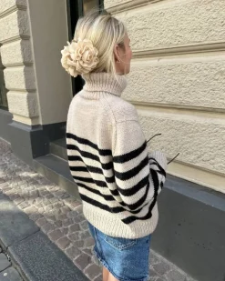 Lyon Sweater - Chunky Edition by PetiteKnit, in English