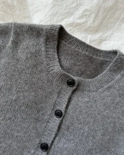 Maggie Cardigan by PetiteKnit (suomeksi)