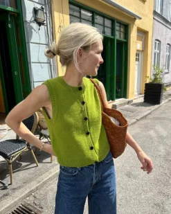 Maggie Vest PetiteKnit, in Finnish suomeksi