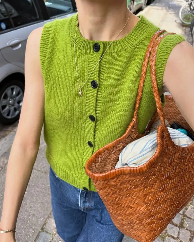 Maggie Vest PetiteKnit, in Finnish suomeksi