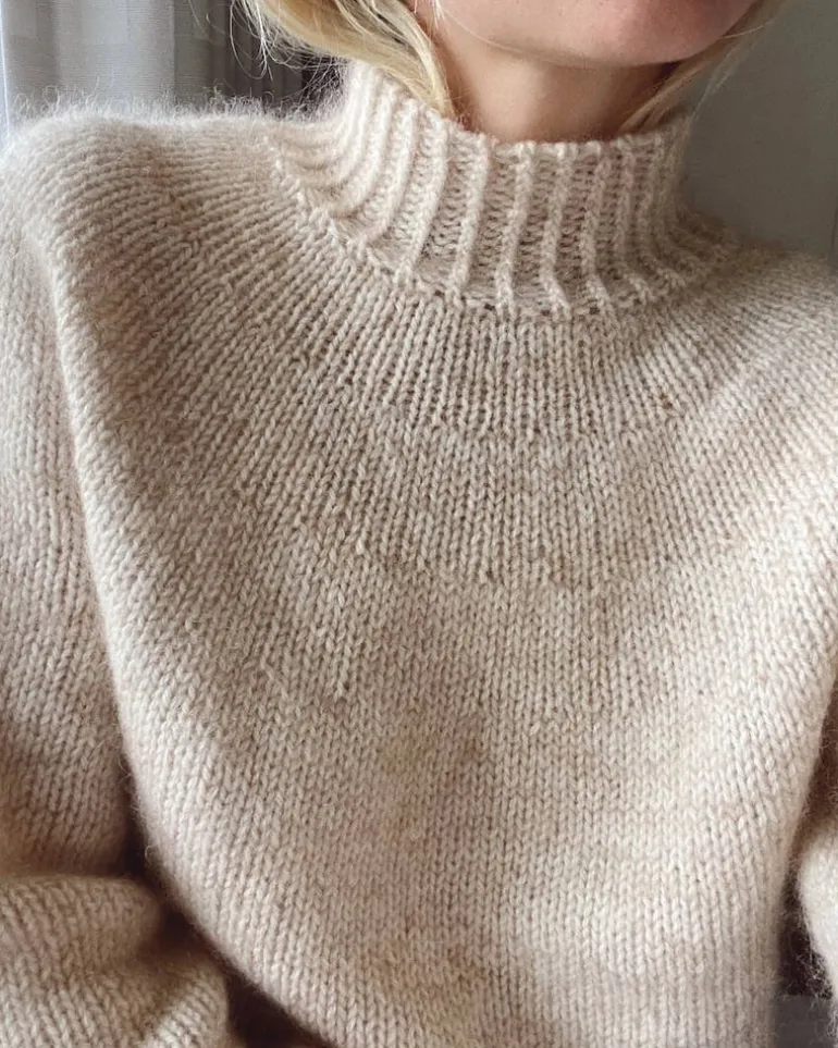 Novice Sweater by PetiteKnit in English