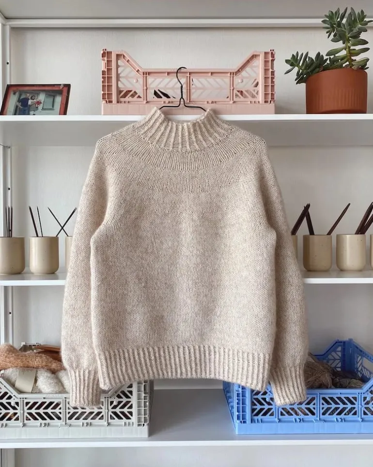 Novice Sweater by PetiteKnit in English