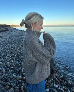 PetiteKnit Dagmar Zipper Sweater, in English