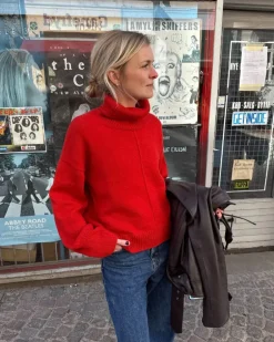 PetiteKnit Scarlet Sweater in English