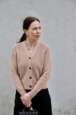 Rosé Cardigan by Leeni Hoimela, in english
