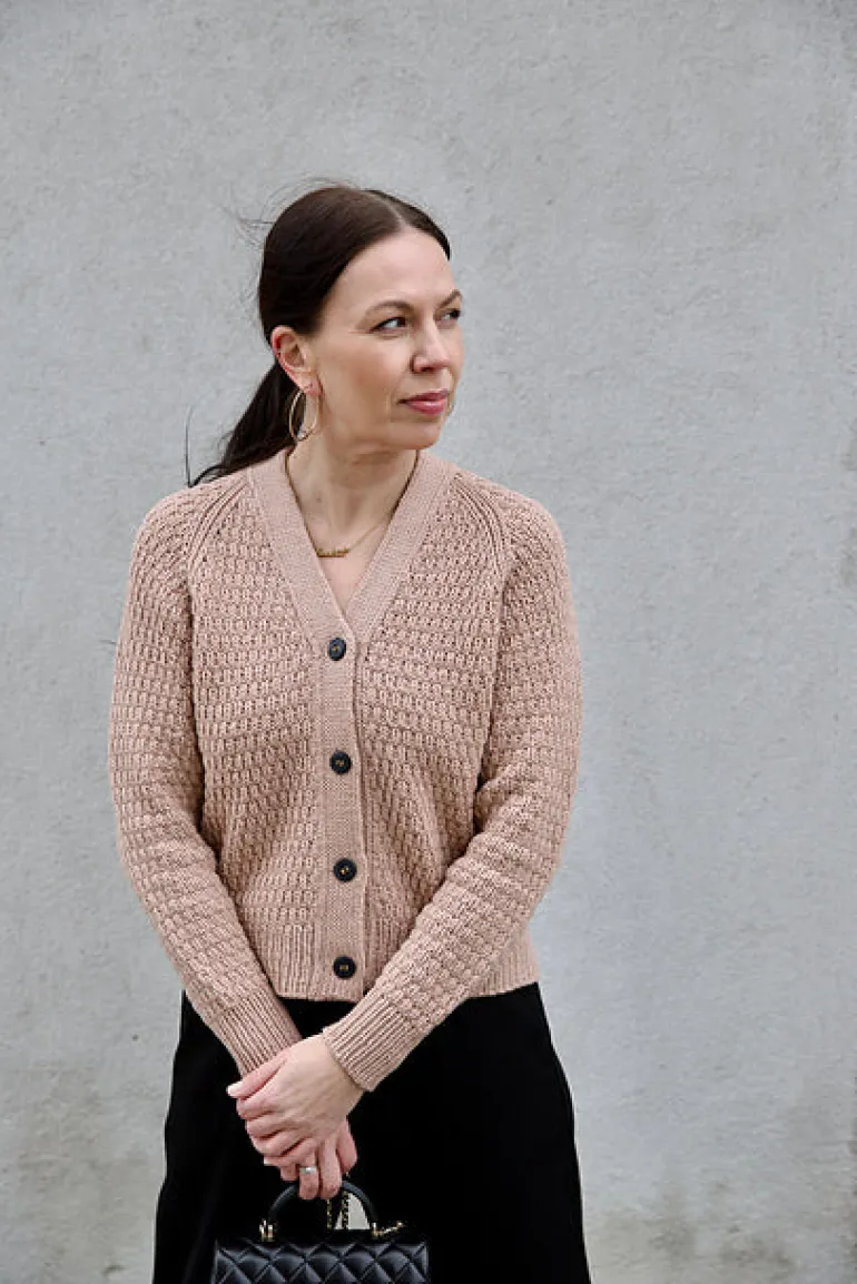 Rosé Cardigan by Leeni Hoimela, in english