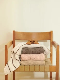 Sandnes Garn 2406_06 Bee Blanket, English
