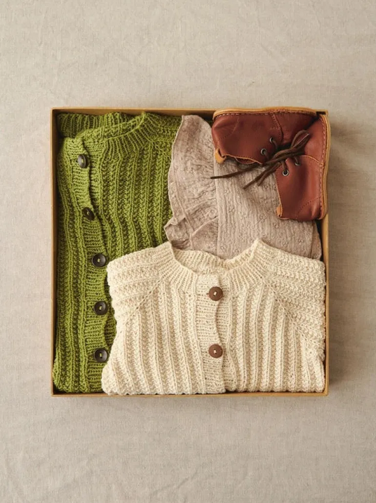 Sandnes Garn Ellis Cardigan Baby 2505_06 englanniksi