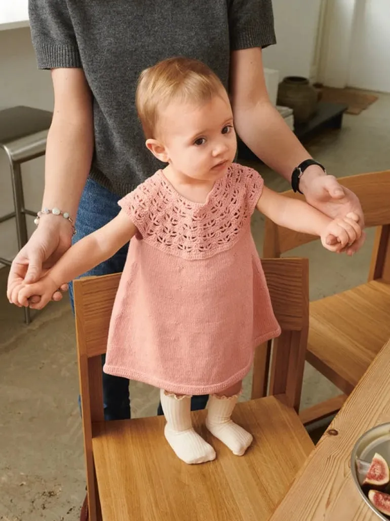 Sandnes Garn Indy Dress Baby 2505_04 englanniksi