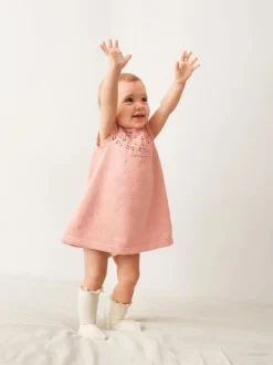 Sandnes Garn Indy Dress Baby 2505_04 englanniksi