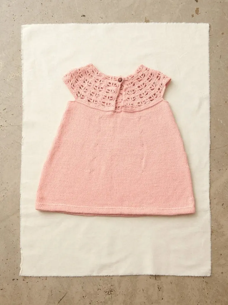 Sandnes Garn Indy Dress Baby 2505_04 englanniksi