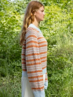 Sandnes Garn Kleiva Ladies Sweater 2410_04 English