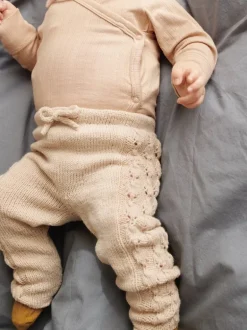 Sandnes Garn Lilja Cardigan, Diaper Pants, Tights & Bonnet Baby 2413_02, English