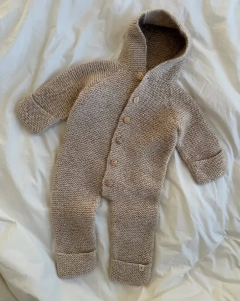 Selma´s Sleep Suit by PetiteKnit, in Finnish