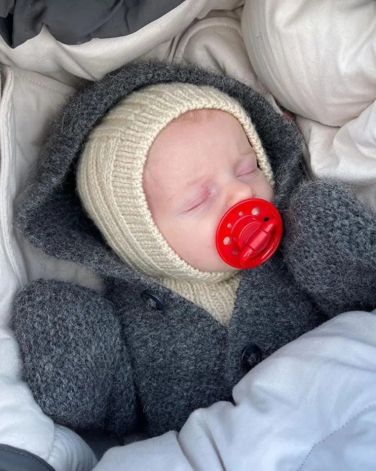 Selma´s Sleep Suit by PetiteKnit, in Finnish