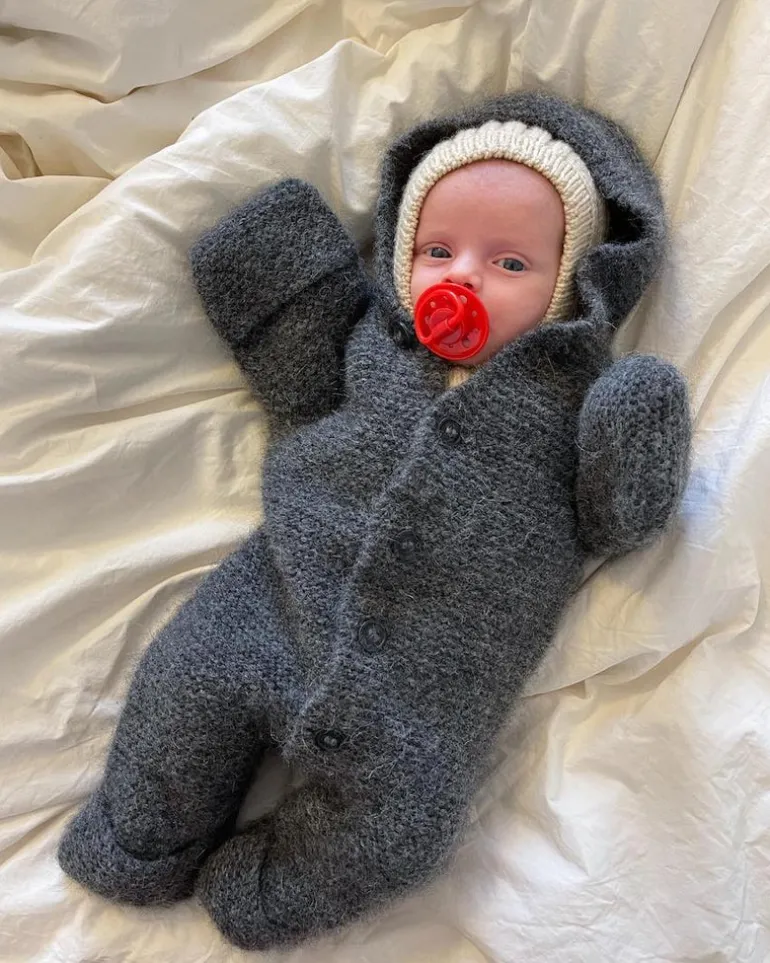 Selma´s Sleep Suit by PetiteKnit, in Finnish