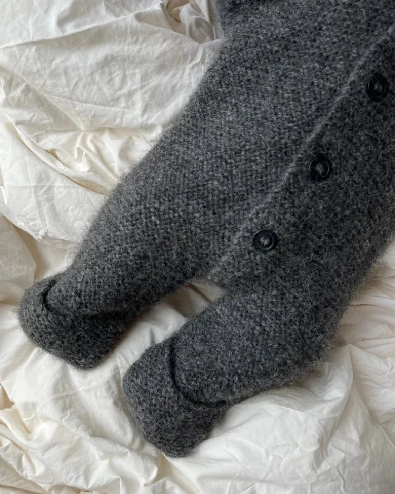 Selma´s Sleep Suit by PetiteKnit, in Finnish