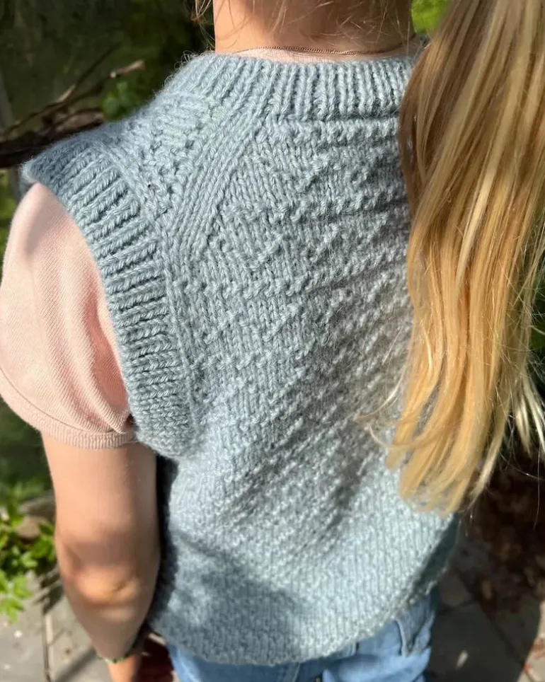 Sille Slipover Junior by PetiteKnit, in English