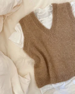 Stockholm Slipover V-neck by PetiteKnit, in English