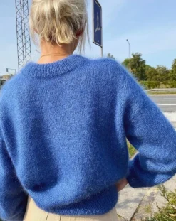 Stockholm Sweater V-Neck by PetiteKnit, in English