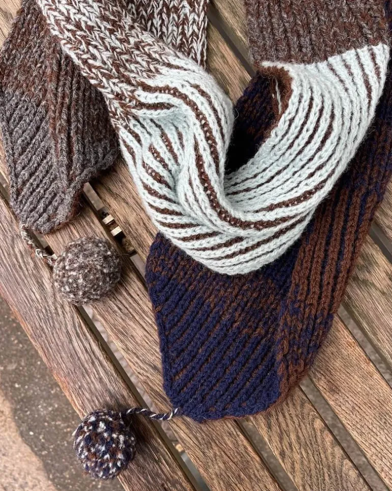 Structure Scarf by PetiteKnit, in English