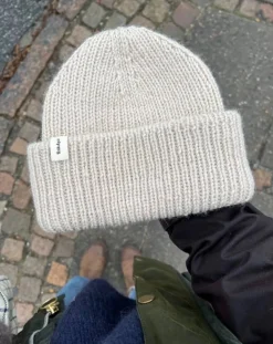 Weekend Hat by PetiteKnit, in English