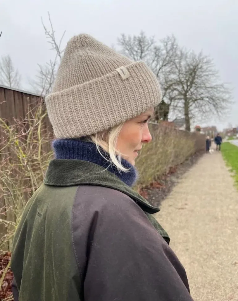 Weekend Hat by PetiteKnit, in English