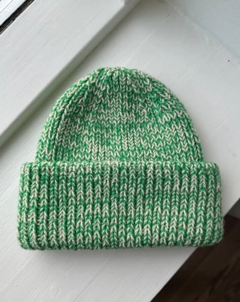 Weekend Hat by PetiteKnit, in English
