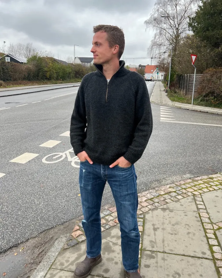 Zipper Sweater Light by PetiteKnit - Man, in English